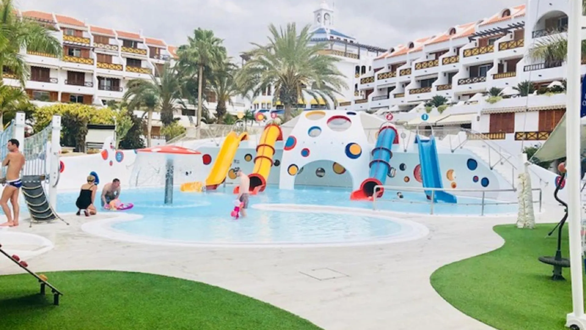 Wonderland With The Best Swimming Pool In Park S III Apartment Playa de las Americas